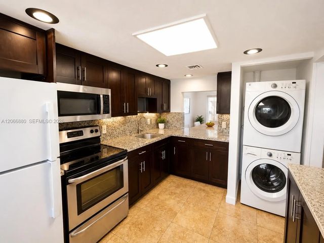 5 of 25 - 1720 W 75th Street, Hialeah, FL