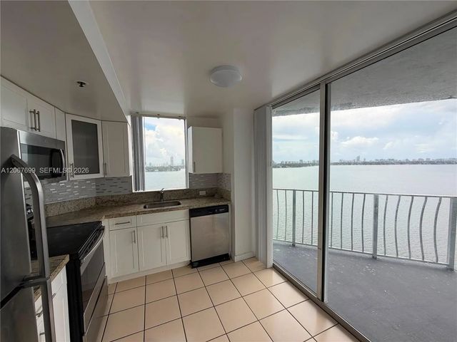 7601 E Treasure Drive #2220, North Bay Village