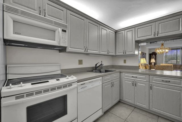 3 of 27 - 3231 Holiday Springs Boulevard #306, Margate, FL