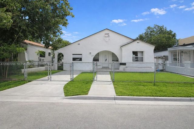 2 of 32 - 915 Sw 9th Court, Miami, FL