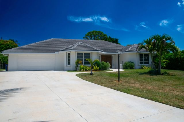 2 of 63 - 4185 Se Fairway Court, Stuart, FL