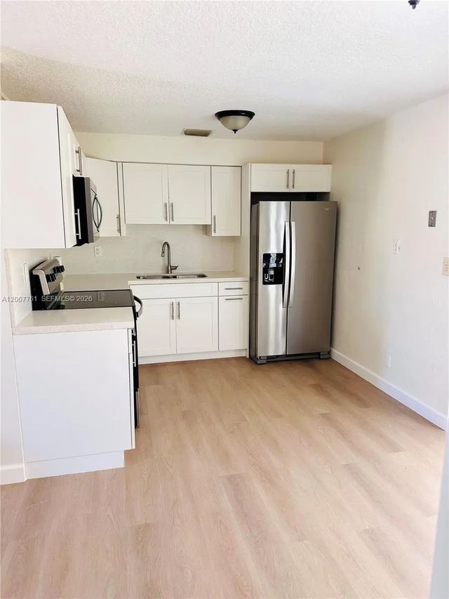 3 of 12 - 1921 Sw 48th Avenue, Fort Lauderdale, FL