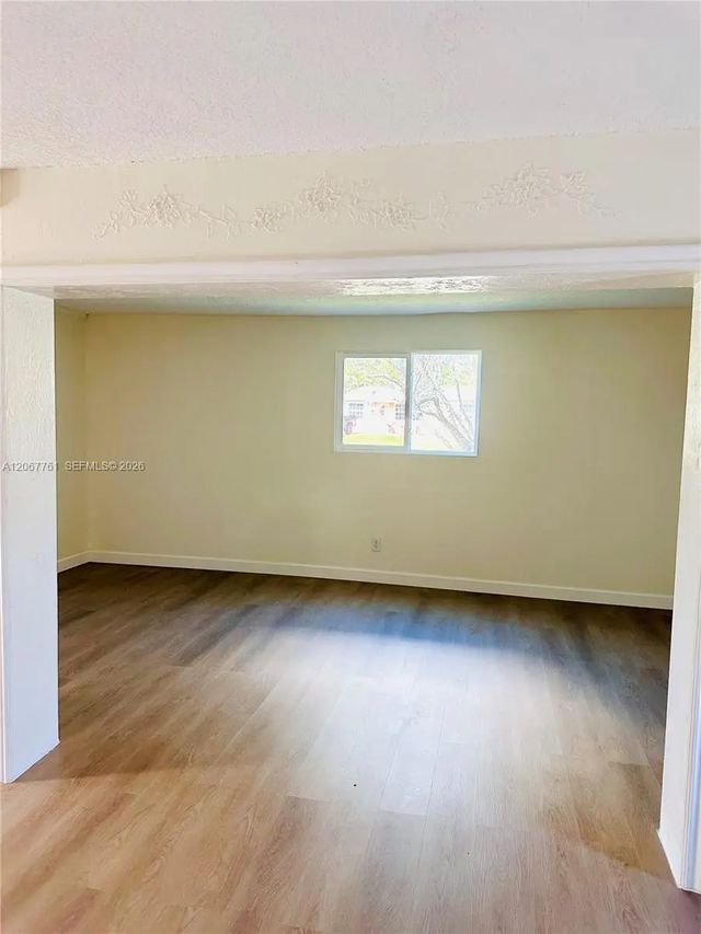 5 of 12 - 1921 Sw 48th Avenue, Fort Lauderdale, FL