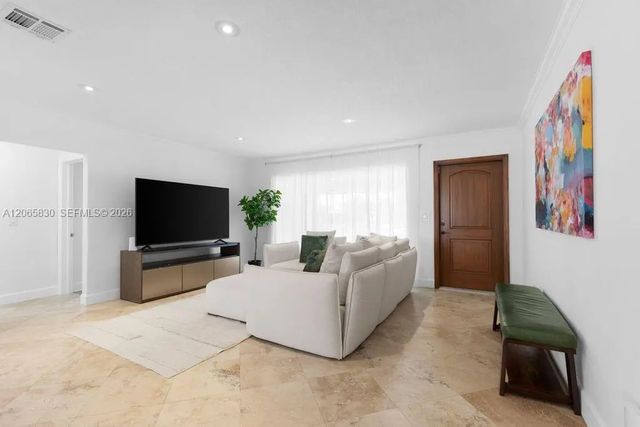 4 of 52 - 261 Se 4th Street, Pompano Beach, FL