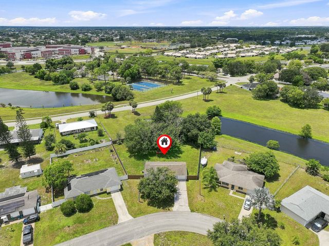 484 Sw Eastport Circle, Port St. Lucie