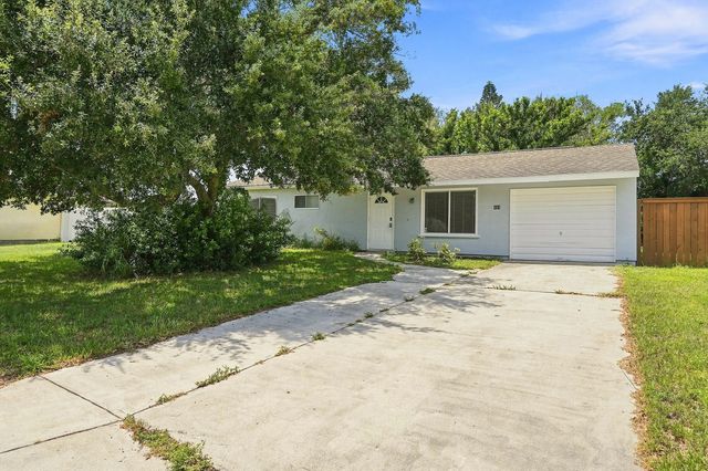 2 of 42 - 484 Sw Eastport Circle, Port St. Lucie, FL