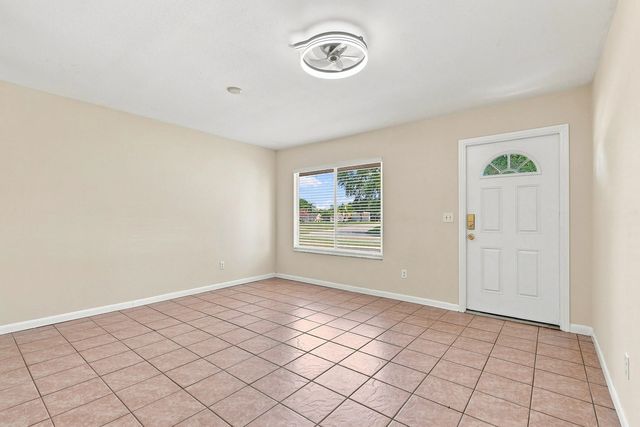 4 of 42 - 484 Sw Eastport Circle, Port St. Lucie, FL