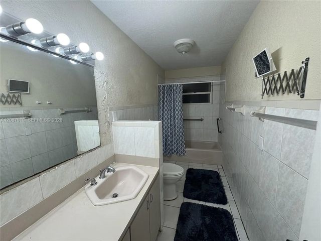 5 of 12 - 10920 Westwood Lake Drive, Miami, FL