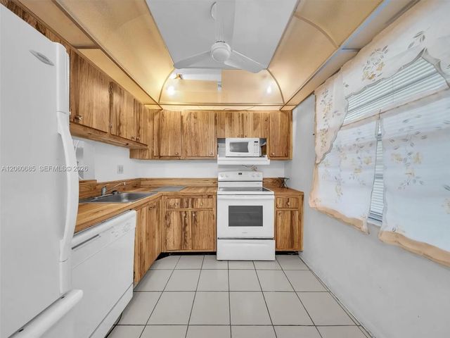 4 of 21 - 3070 Nw 48th Terrace #111, Lauderdale Lakes, FL