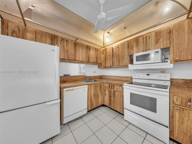 5 of 21 - 3070 Nw 48th Terrace #111, Lauderdale Lakes, FL