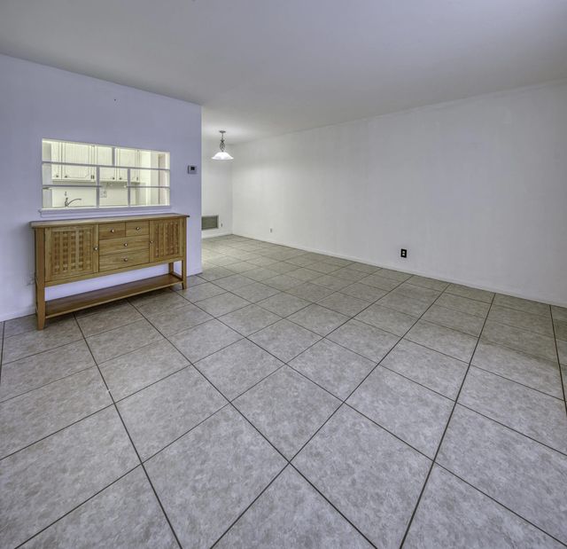 3 of 20 - 3240 Lake Osborne Drive #109, Lake Worth Beach, FL