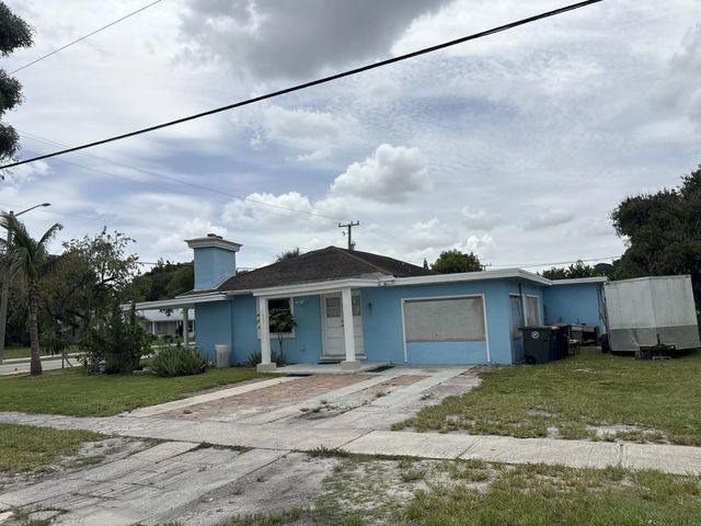 2 of 33 - 1001 Sunrise Boulevard, Fort Pierce, FL
