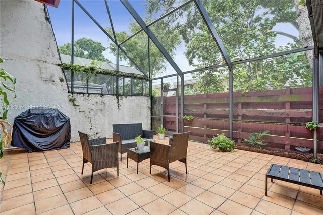 3003 Lakewood Lane, Hollywood
