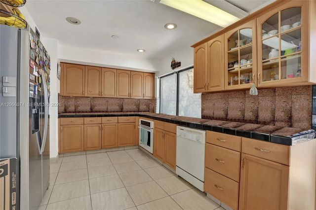 3 of 48 - 3003 Lakewood Lane, Hollywood, FL
