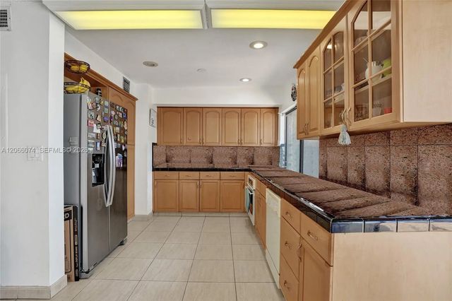 4 of 48 - 3003 Lakewood Lane, Hollywood, FL