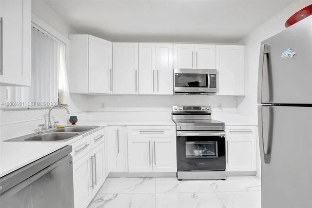 311 Sw 68th Terrace, Pembroke Pines