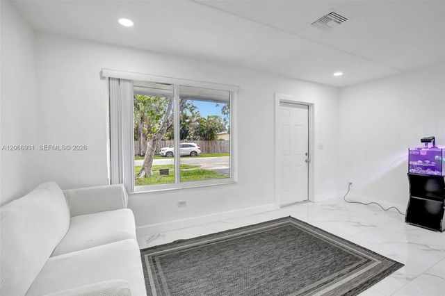 5 of 35 - 311 Sw 68th Terrace, Pembroke Pines, FL