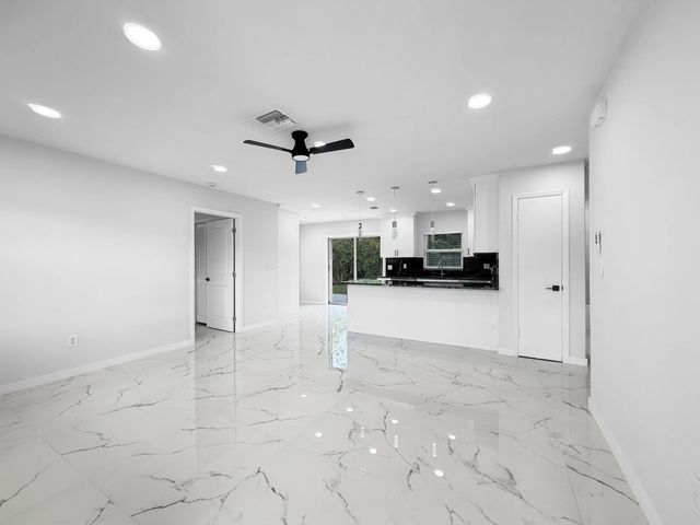 5 of 26 - 2030 Ne 1st Lane, Boynton Beach, FL