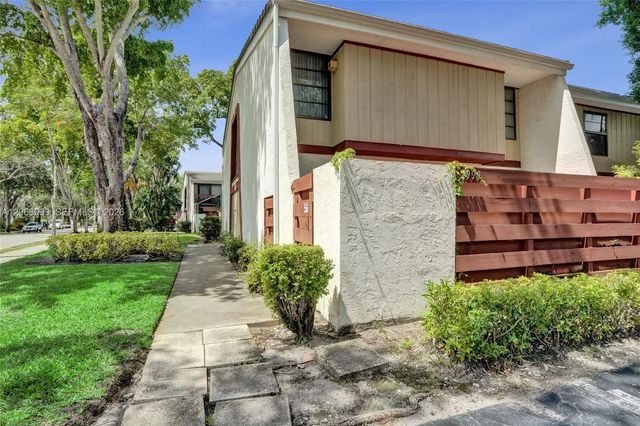2999 Lakewood Lane, Hollywood