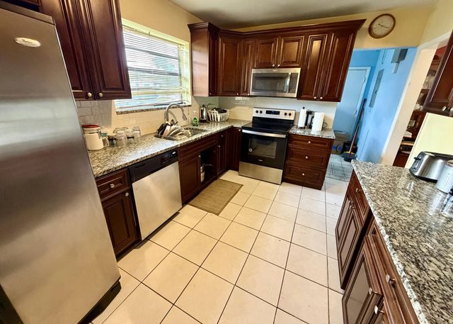 5 of 13 - 2021 Nw 187th Street, Miami Gardens, FL