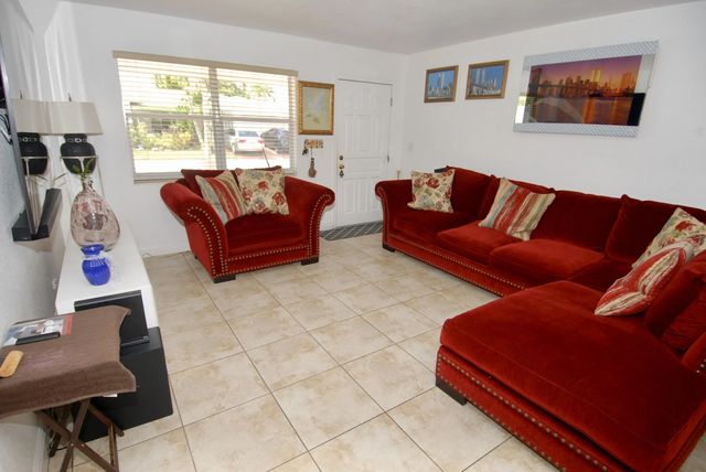 5 of 15 - 6875 Nw 17th Court, Margate, FL