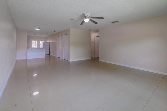 2 of 23 - 4755 Orleans Court #b, West Palm Beach, FL