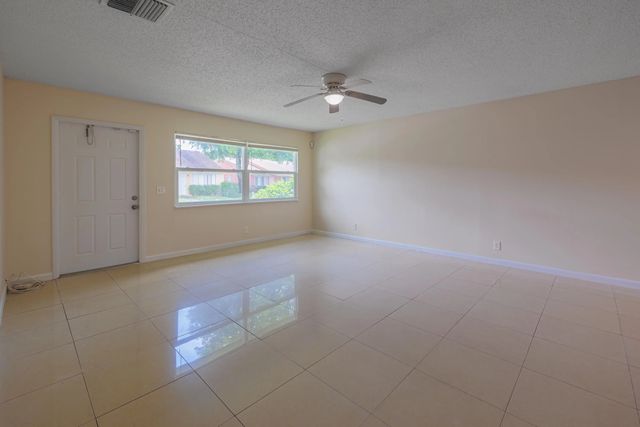 3 of 23 - 4755 Orleans Court #b, West Palm Beach, FL
