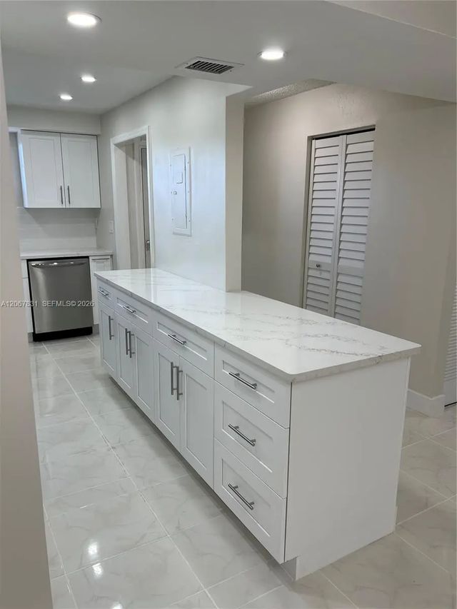 4 of 45 - 5900 Nw 44th Street #405, Lauderhill, FL