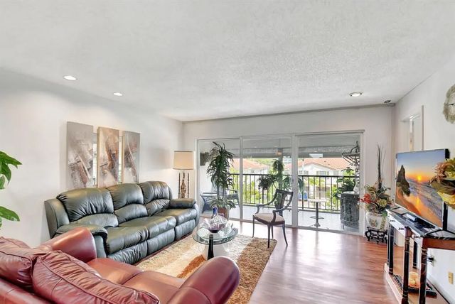 3 of 49 - 4070 Tivoli Court #307, Lake Worth, FL