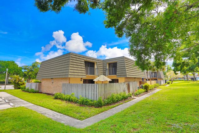 2 of 14 - 325 3rd Way, West Palm Beach, FL