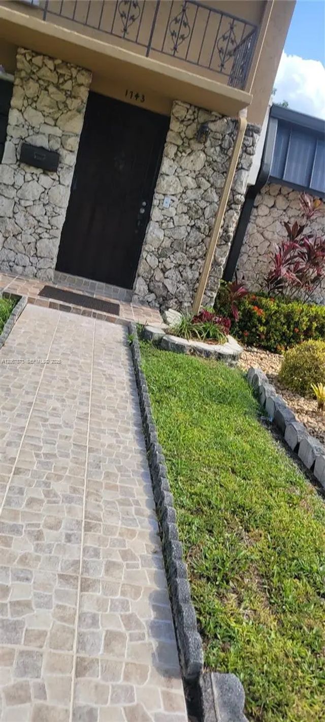 1743 Ne 141st Street, North Miami