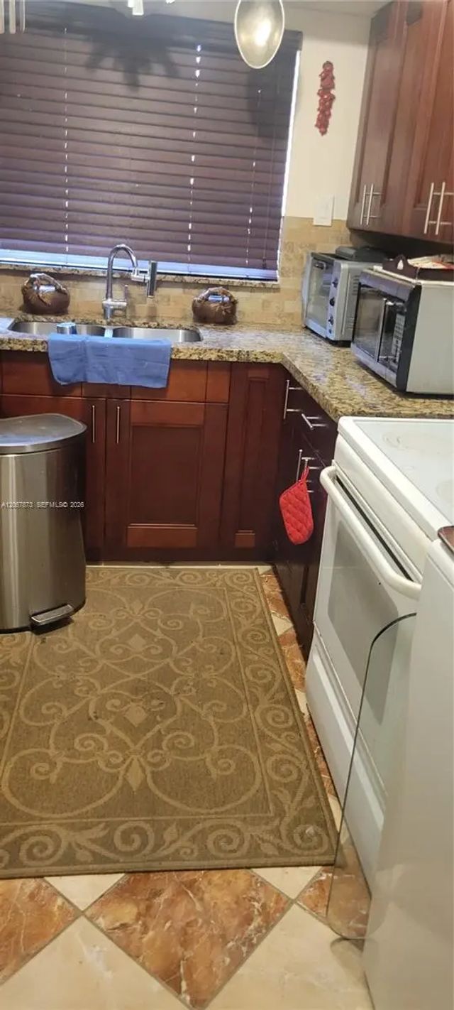 4 of 13 - 1743 Ne 141st Street, North Miami, FL