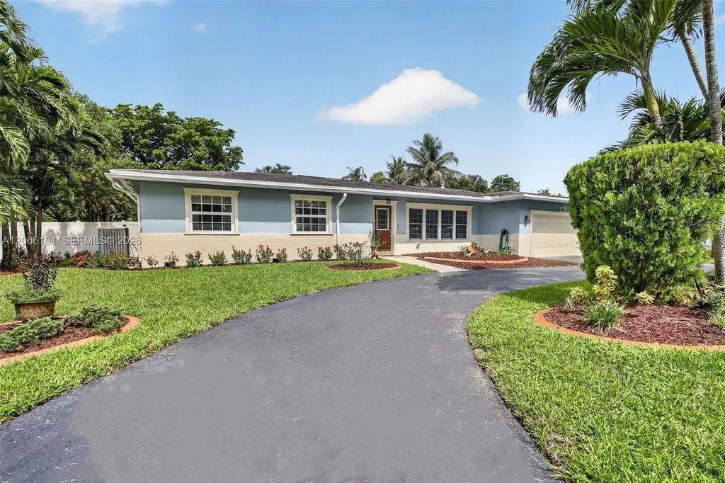 801 Ixora Lane, Plantation