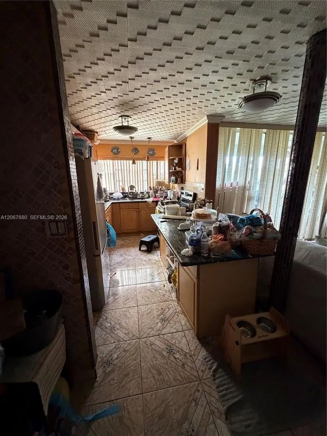 2 of 3 - 952 Ne 199th Street #2n, Miami, FL
