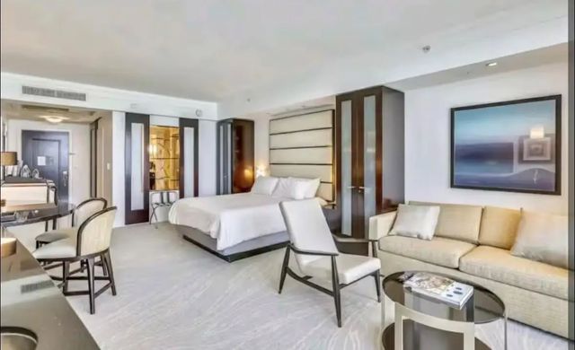 3 of 27 - 4391 Collins Avenue #1913, Miami Beach, FL