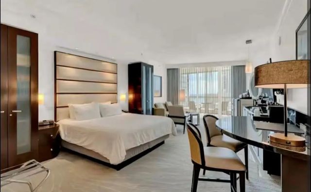 4 of 27 - 4391 Collins Avenue #1913, Miami Beach, FL