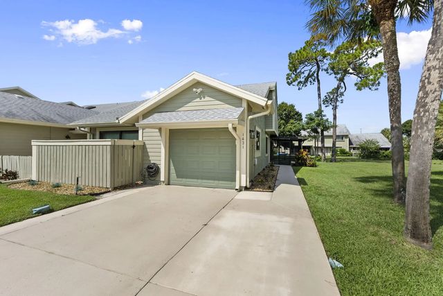 2 of 32 - 1431 Se Colchester Circle, Port St. Lucie, FL