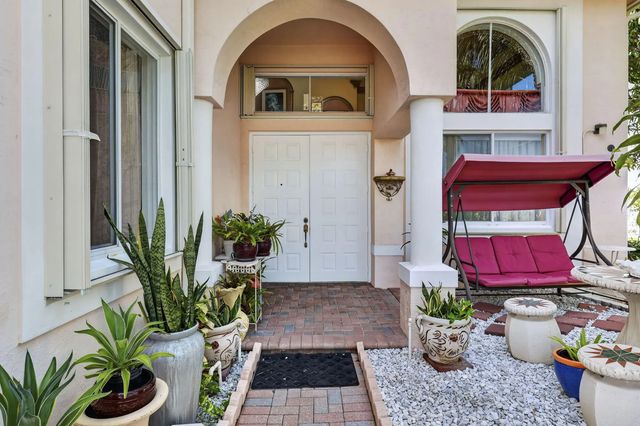 120 Isola Circle, Royal Palm Beach