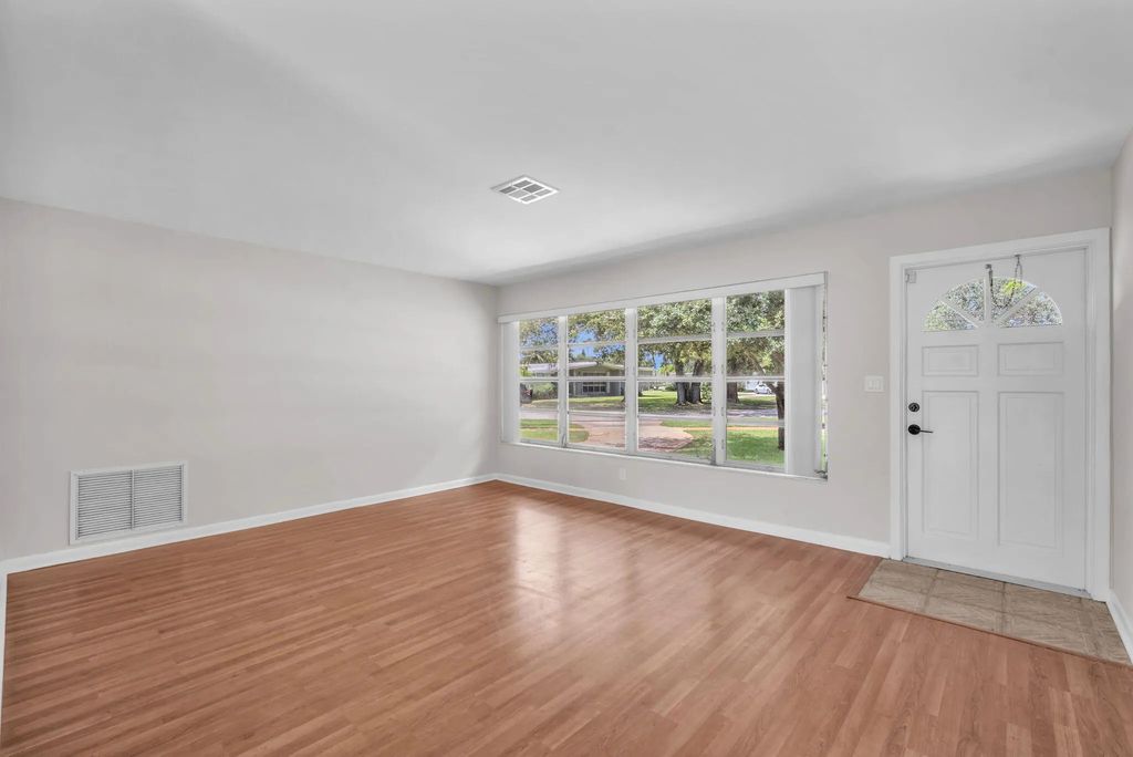 145 Greenbrier Drive, Palm Springs