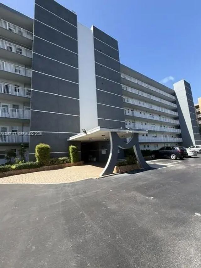 3 of 16 - 619 Ne 14th Avenue #403, Hallandale Beach, FL
