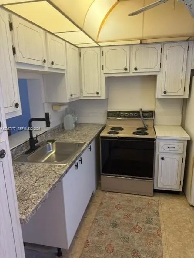 4 of 16 - 619 Ne 14th Avenue #403, Hallandale Beach, FL