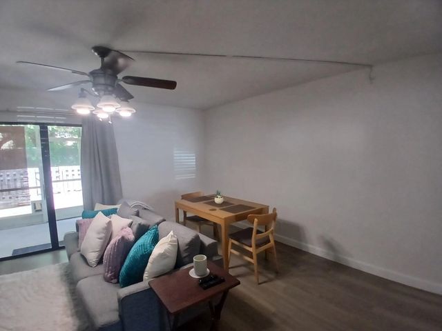 5 of 20 - 833 Hill Drive #d, West Palm Beach, FL