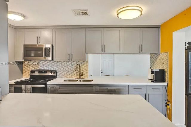 3 of 9 - 16520 Nw 18th Avenue, Miami Gardens, FL