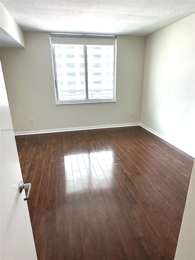 5 of 12 - 335 S Biscayne Boulevard #1802, Miami, FL