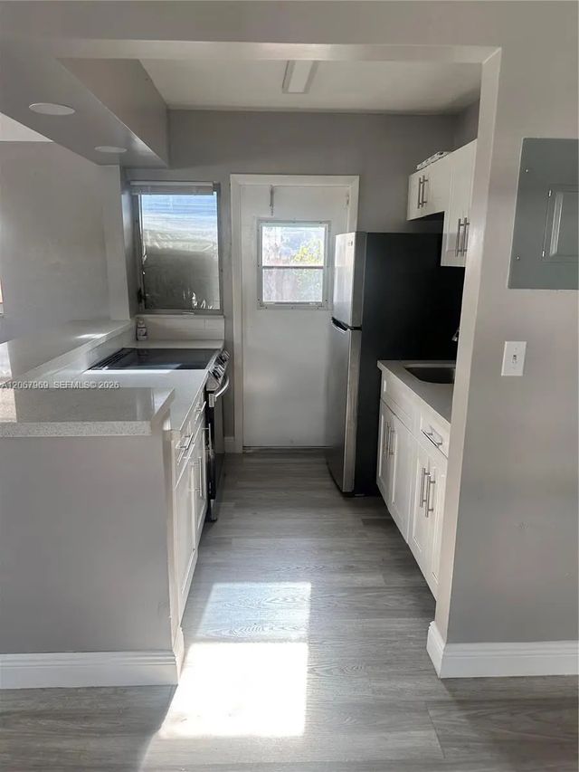 3 of 8 - 1925 Ne 26th Street, Wilton Manors, FL