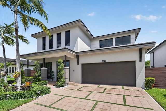 9023 Nw 161st Terrace, Miami Lakes
