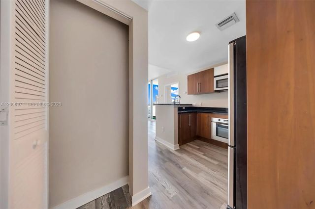 2 of 31 - 300 S Biscayne Boulevard #t-2911, Miami, FL