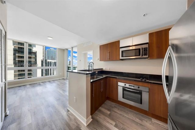 3 of 31 - 300 S Biscayne Boulevard #t-2911, Miami, FL