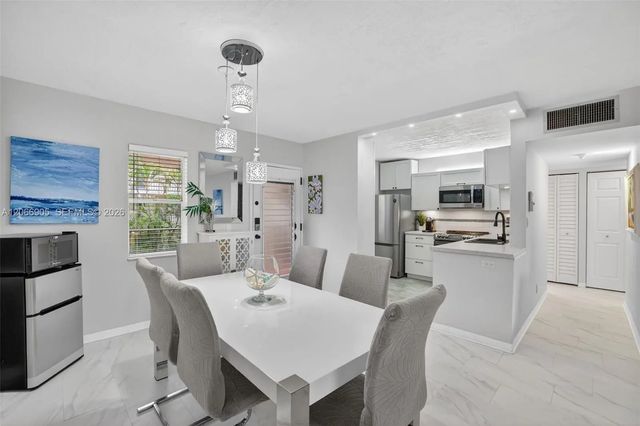 2801 Somerset Drive #205, Lauderdale Lakes