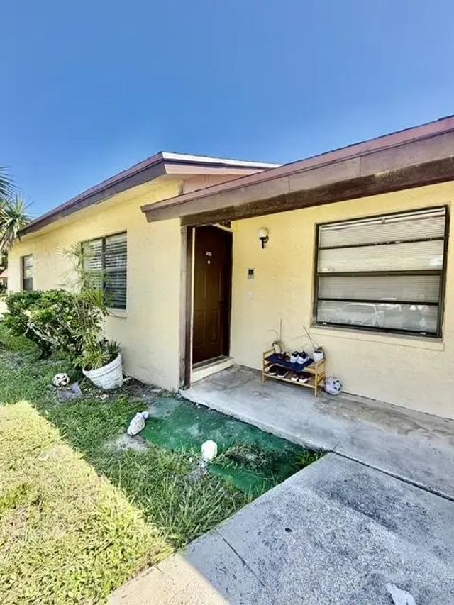 2 of 13 - 419 Glenwood Drive, West Palm Beach, FL